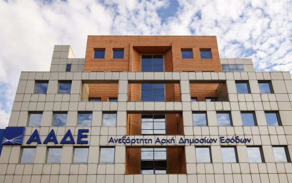 ΑΑΔΕ: Άρχισε η διαβίβαση των εσόδων λιανικής στο myDATA μέσω esend