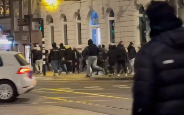 Σοβαρά επεισόδια στο Άμστερνταμ: Επίθεση κατά Ισραηλινών οπαδών της Μακάμπι - Ο Νετανιάχου στέλνει δύο αεροσκάφη (βίντεο)