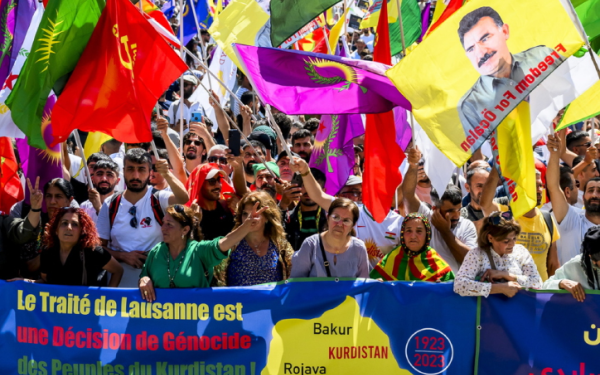 Γερμανία: Χιλιάδες κούρδοι διαδηλωτές στην Κολωνία για την απελευθέρωση του Αμπντουλάχ Οτσαλάν