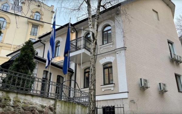 Ουκρανία: Κλείνει για λόγους ασφαλείας και η ελληνική πρεσβεία στο Κίεβο υπό τον φόβο επίθεσης