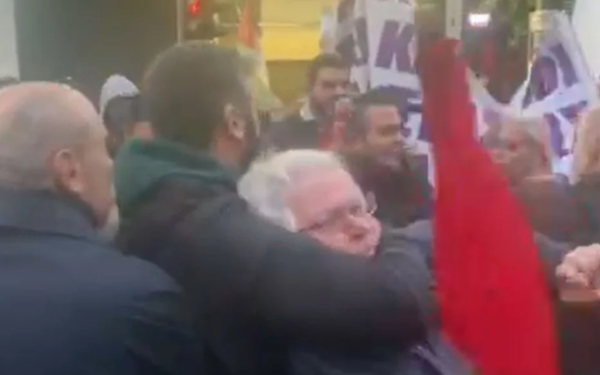 Επεισόδιο στην πορεία για το Πολυτεχνείο μεταξύ φοιτητών και υποστηρικτών του Κασσελάκη