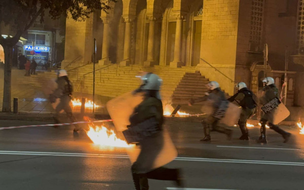 Θεσσαλονίκη: Επεισόδια μετά την πορεία για το Πολυτεχνείο (φωτ. & βίντεο)