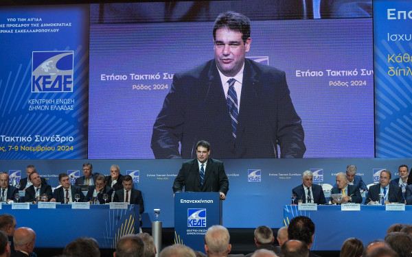 ΚΕΔΕ: «Μπουρλότο» στο συνέδριο έβαλε ο Λιβάνιος - Προτείνει εκλογές σε έναν γύρο και μείωση των υποψηφίων του συνδυασμού