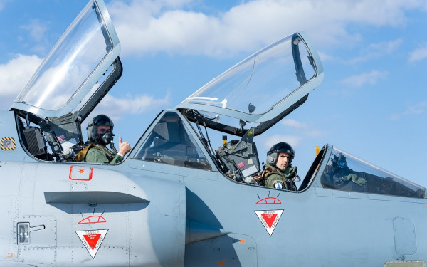 «Nιώθεις τα 5G στο σώμα σου» - Η απόλυτη εμπειρία πτήσης με μαχητικό Mirage 2000-5