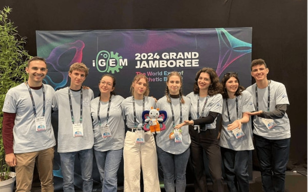 Θεσσαλονίκη: Ασημένιο μετάλλιο στην iGEM του ΑΠΘ για την πρόταση θεραπευτικής λύσης στην Πολλαπλή Σκλήρυνση