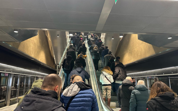 Παρά την... κακοκαιρία Bora οι Θεσσαλονικείς κάνουν βόλτες με το Μετρό (Φωτ.)