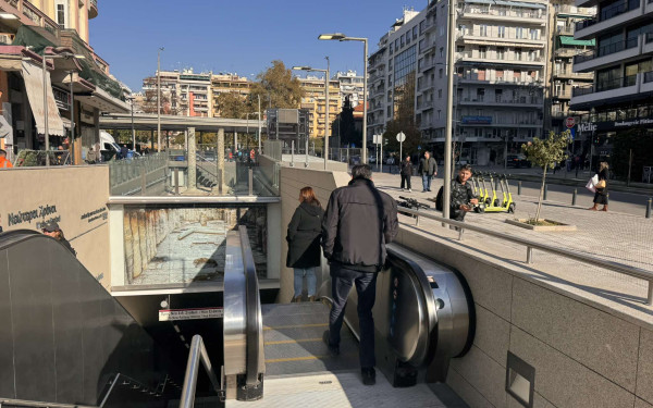 Μετρό Θεσσαλονίκης: Άρχισαν να κατεβαίνουν στους σταθμούς οι πρώτοι επισκέπτες