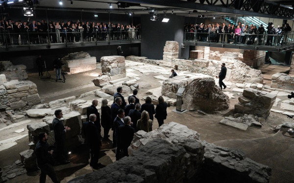 Μετρό Θεσσαλονίκης: Συγκίνηση και λάμψη στα αποκαλυπτήρια του σταθμού Βενιζέλου - Συγκλονισμένοι Σακελλαροπούλου και Μητσοτάκης (βίντεο)