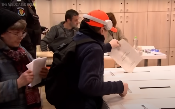 Ρουμανία: Οι Φιλελεύθεροι μετά την άνοδο της ακροδεξιάς υποστηρίζουν την κεντροδεξιά υποψήφια