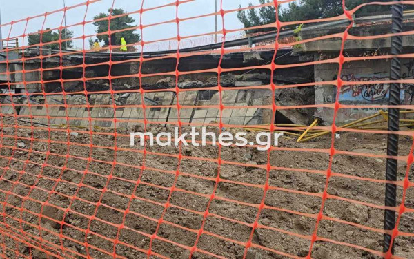 Θεσσαλονίκη: Κατέρρευσε τμήμα της γέφυρας Δενδροποτάμου - Κλειστά και τα δύο ρεύματα