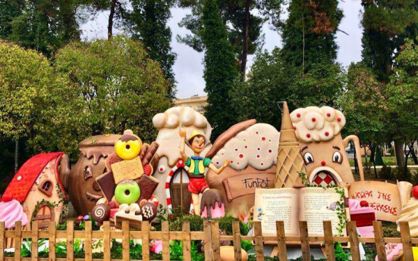 Καστοριά: Τα χριστουγεννιάτικα ψέματα του Πινόκιο γεμίζουν με τουρίστες την πόλη