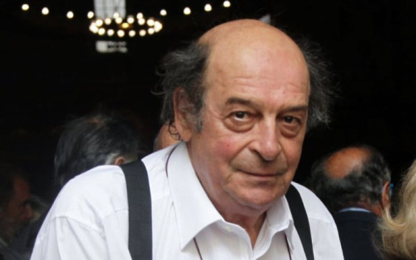 Μανούσος Μανουσάκης: «Έφυγε από οξεία λευχαιμία, ραγδαία» είπε η σύζυγός του (βίντεο)