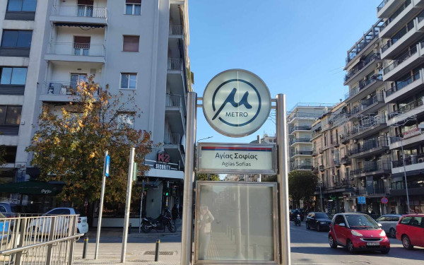 Θεσσαλονίκη: Μετρό με... ταυτότητα - Τοποθετήθηκε το λογότυπο - Δείτε φωτογραφίες