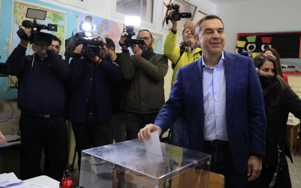 Στην κάλπη και ο Α. Τσίπρας - Ψήφισε για τον νέο πρόεδρο του ΣΥΡΙΖΑ (βίντεο, φωτ.)