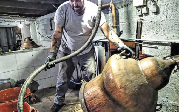 Τύρναβος: Η φλόγα των καζανιών συνεχίζει να καίει αλλά τα γλέντια έχουν κοπάσει