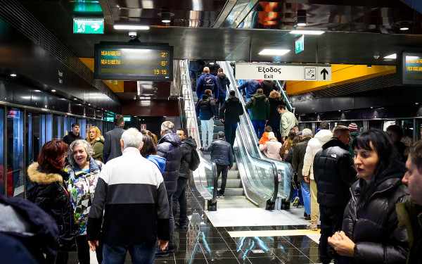 Μετρό Θεσσαλονίκης: Χαλασμένα τα μηχανήματα έκδοσης εισιτηρίων στους σταθμούς «Αγ. Σοφίας» και «25ης Μαρτίου»