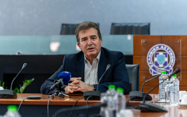 Μ. Χρυσοχοΐδης: Διατηρούμε ζωντανή τη μνήμη των θυμάτων της τρομοκρατίας