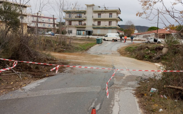 Χαλκιδική: Υπερχείλισε χείμαρρος στον Δήμο Πολυγύρου - Ποιοι δρόμοι είναι κλειστοί