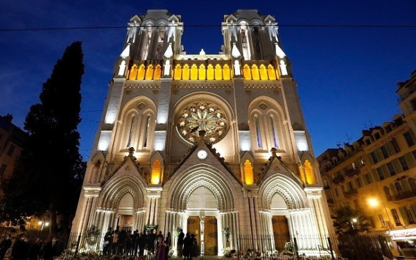 Πάπας Φραγκίσκος: Οι καμπάνες της Νοτρ Νταμ χτύπησαν 88 φορές για να τον τιμήσουν