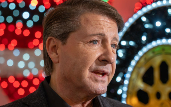 Ο Σαλονικιός που ανάβει τα... λαμπάκια σε κτίρια και πλατείες σε όλη τη Γη (φωτ.)