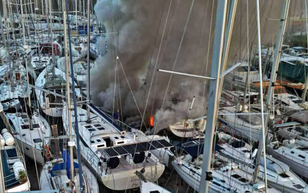 Φωτιά σε σκάφη στη Νέα Πέραμο Καβάλας