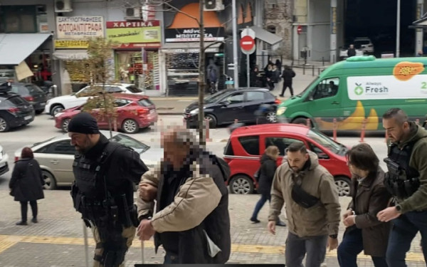 Υπόθεση με πλαστούς πίνακες: Κακουργηματική δίωξη για πέντε αδικήματα στους συλληφθέντες