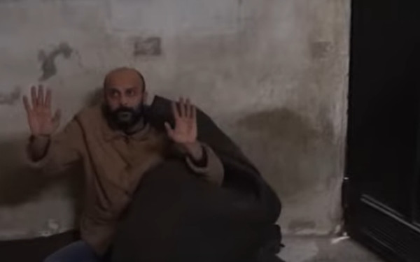 Συρία: «Θεέ μου υπάρχει φως» - Η στιγμή της απελευθέρωσης κρατούμενου από τη φυλακή του Άσαντ (βίντεο)