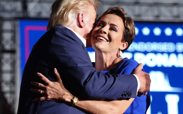 ΗΠΑ: Την πρώην παρουσιάστρια Κάρι Λέικ επέλεξε ο Τραμπ για επικεφαλής του Voice of America