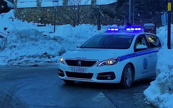 Κακοκαιρία: Διακοπή της κυκλοφορίας των οχημάτων στη λεωφόρο Πάρνηθας λόγω χιονόπτωσης