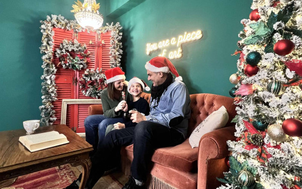 Θεσσαλονίκη: Σέλφι στο... σαλόνι του Αϊ-Βασίλη