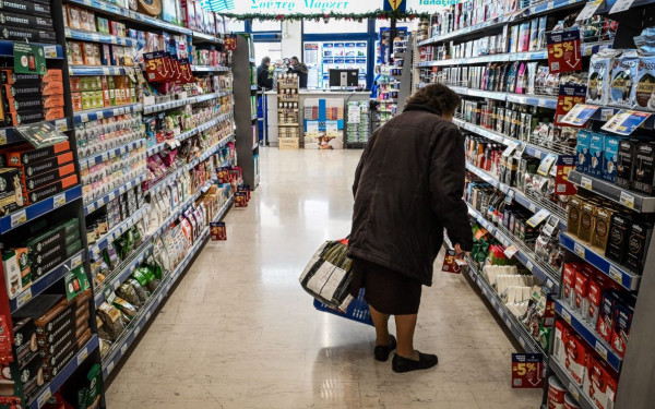 Κ. Τσουκαλάς: Οι πολίτες πηγαίνουν στο σούπερ μάρκετ και δεν μένει φράγκο