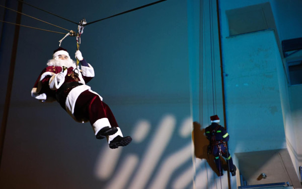 Ο Αη Βασίλης είναι... ο γιατρός από τη Θεσσαλονίκη και φέρνει χαρά κι ελπίδα σε ασθενείς-παιδιά (φωτ.)