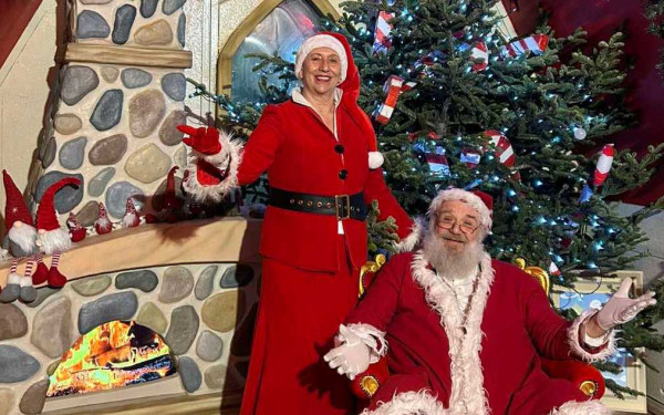 Θεσσαλονίκη: Αϊ-Βασίλης και κυρία Βασιλική - Ζευγάρι στον «εορταστικό ρόλο» και συνοδοιπόροι στη ζωή