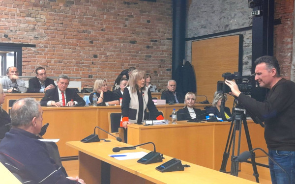 Περιφερειακό συμβούλιο: Επίσημη πρώτη της νέας Περιφερειάρχη Α. Αηδονά - «Θα συνεχίσουμε συνθετικά»