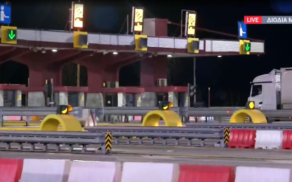 Θεσσαλονίκη: Στο ζενίθ η έξοδος των εκδρομέων για τα Χριστούγεννα (βίντεο)