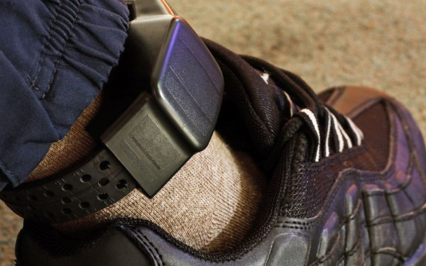 Ελεύθεροι με βραχιολάκι τα Χριστούγεννα σχεδόν 4.000 αποφυλακισμένοι στο Ηνωμένο Βασίλειο