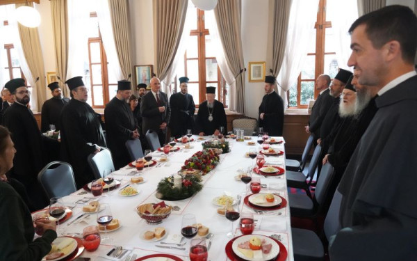 Οικουμενικό Πατριαρχείο: Με μοναχικούς Έλληνες της Κωνσταντινούπολης γιόρτασε ο Βαρθολομαίος τα Χριστούγεννα (φωτ.)
