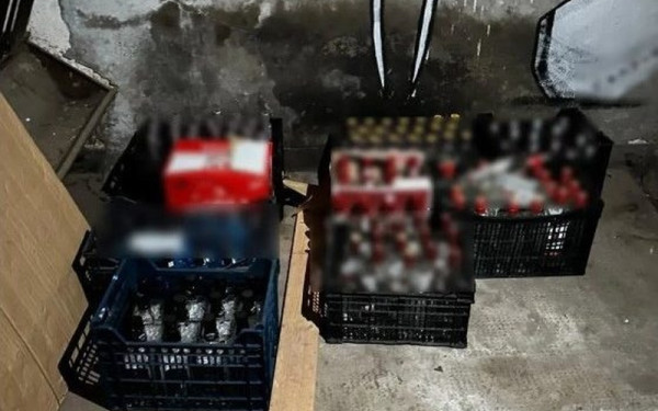 Είχαν γεμίσει «μπόμπες» την Αττική: Εξαρθρώθηκε συμμορία που διακινούσε λαθραία ποτά (βίντεο, φωτ.)
