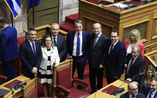 Προϋπολογισμός: Μηδενίζονται οι προμήθειες για πληρωμή λογαριασμών - Στις 11:00 η εξειδίκευση των μέτρων