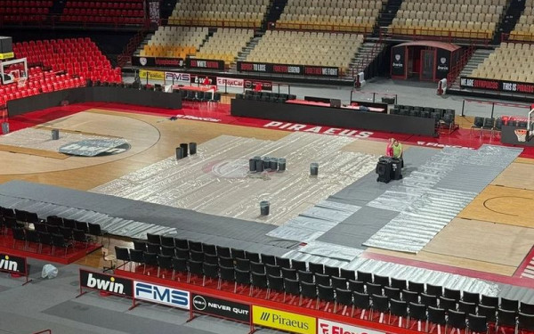 Πλημμύρισε το Στάδιο Ειρήνης και Φιλίας: Σοβαρές ζημιές στο παρκέ και στο Cube - Στον αέρα η αναμέτρηση Ολυμπιακός-Λαύριο (βίντεο, φωτ.)