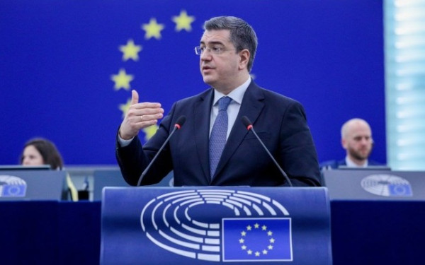 Απ. Τζιτζικώστας: Άμεση και ανεξάρτητη διερεύνηση της αεροπορικής τραγωδίας της Azerbaijan Airlines