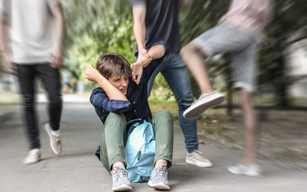 Νέα μέτρα για τη βία των ανηλίκων: Αθλητικά σωματεία, θέατρα και κοινωφελής εργασία αντί τιμωρίας