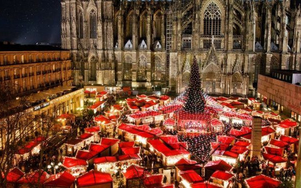 Γερμανία: Εκκενώθηκε χριστουγεννιάτικη αγορά στην Κολωνία - Εντοπίστηκε εγκαταλελειμμένη βαλίτσα