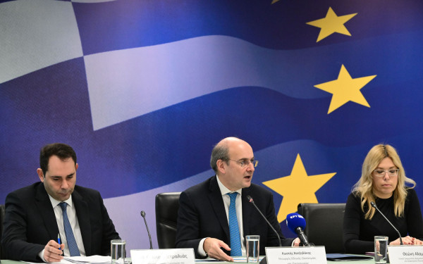 Χατζηδάκης: Η εξειδίκευση των μέτρων για το φρένο στις τραπεζικές χρεώσεις - Από τα μέσα Ιανουαρίου σε ισχύ