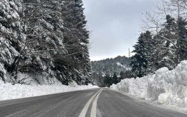 Κακοκαιρία Elena: Συνεχίζεται με χιόνια ως το απόγευμα – Έρχεται νέο κύμα το επόμενο Σαββατοκύριακο