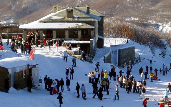 Γεμάτο χιόνι άνοιξε από σήμερα το χιονοδρομικό κέντρο στο Πήλιο