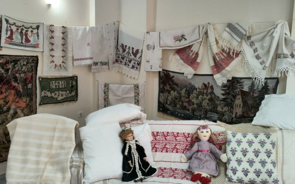 Ηράκλειο: Ο πρωτοχρονιάτικος μπακλαβάς του «φτωχού» και το ξεχωριστό χριστουγεννιάτικο δέντρο (φωτ.)