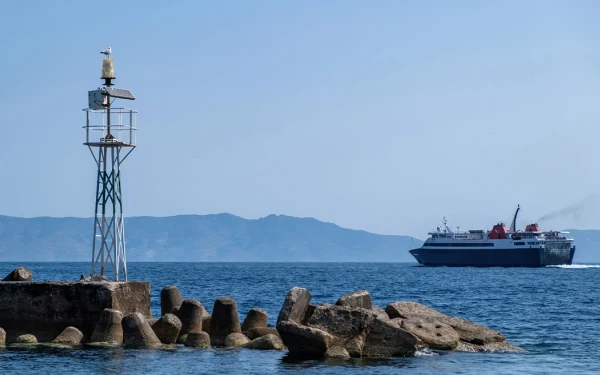 Προβλήματα σε φάρους στις Κυκλάδες λόγω της κακοκαιρίας
