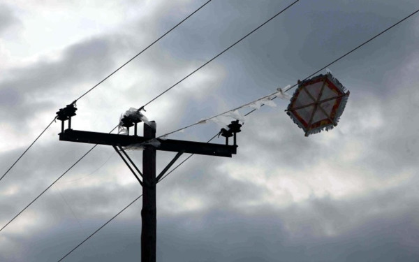 ΔΕΔΔΗΕ: Προσοχή κατά το πέταγμα χαρταετού