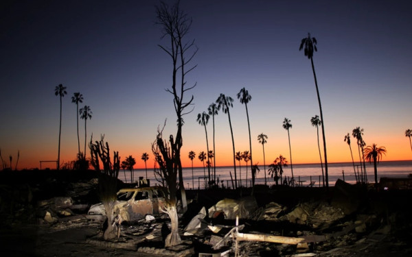 Λος Άντζελες: Χωρίς ανάπαυλα η μάχη με τις φλόγες, καθώς οι άνεμοι δυναμώνουν - 25 οι νεκροί (βίντεο)